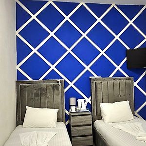 Zimmer mit zwei Einzelbetten